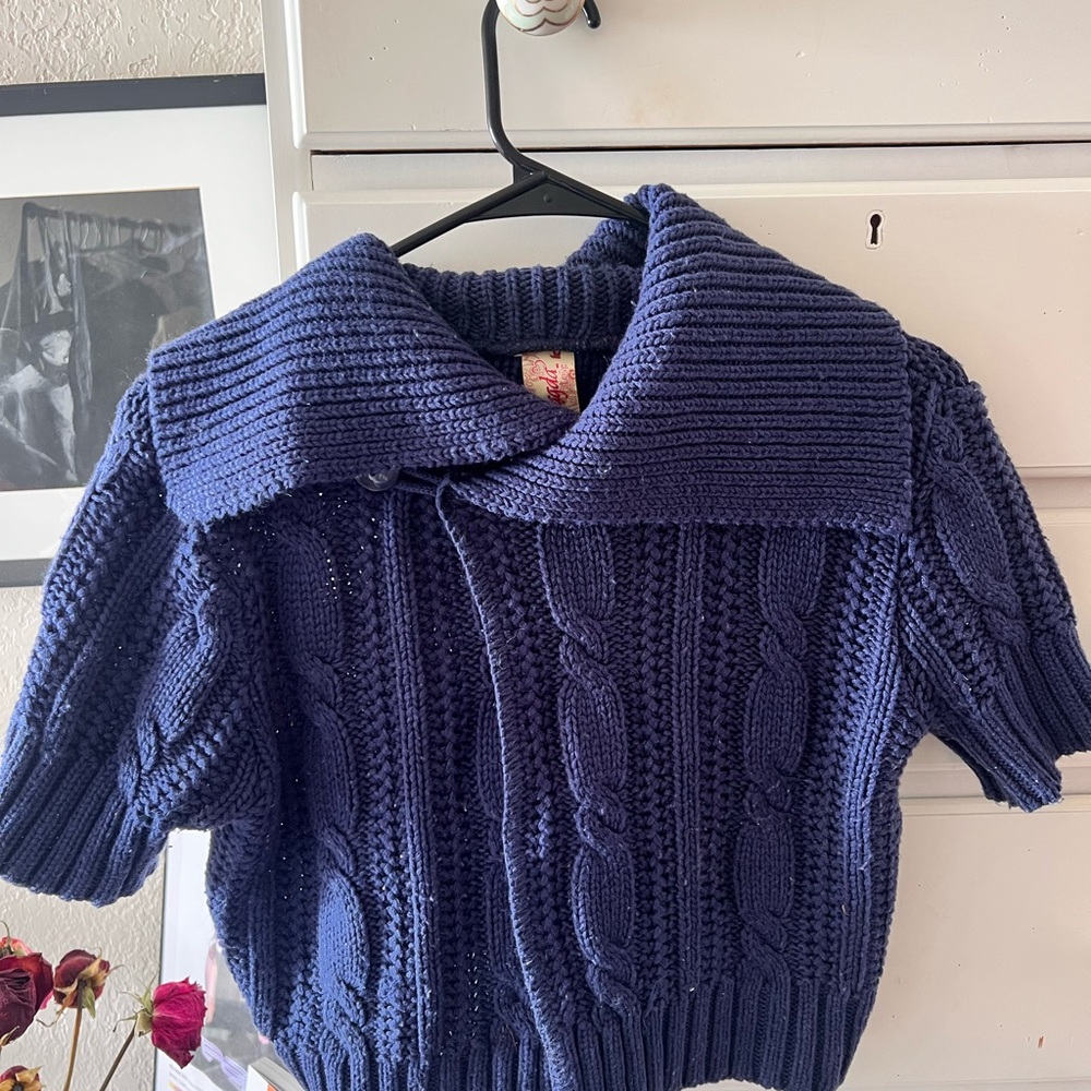 Navy Cable-Knit Short-Sleeve Sweater with Fold Collar